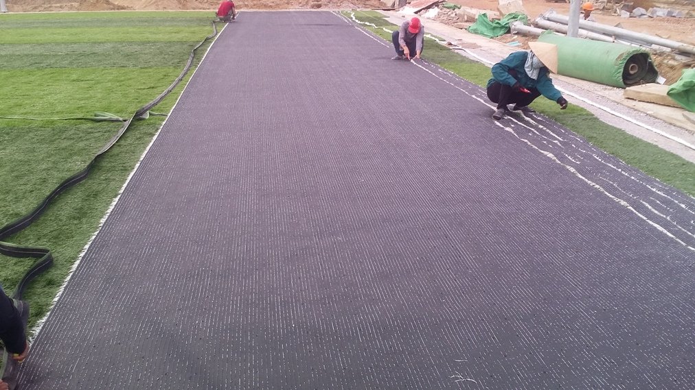 Thi công cỏ nhân tạo sân bóng Hưng Yên